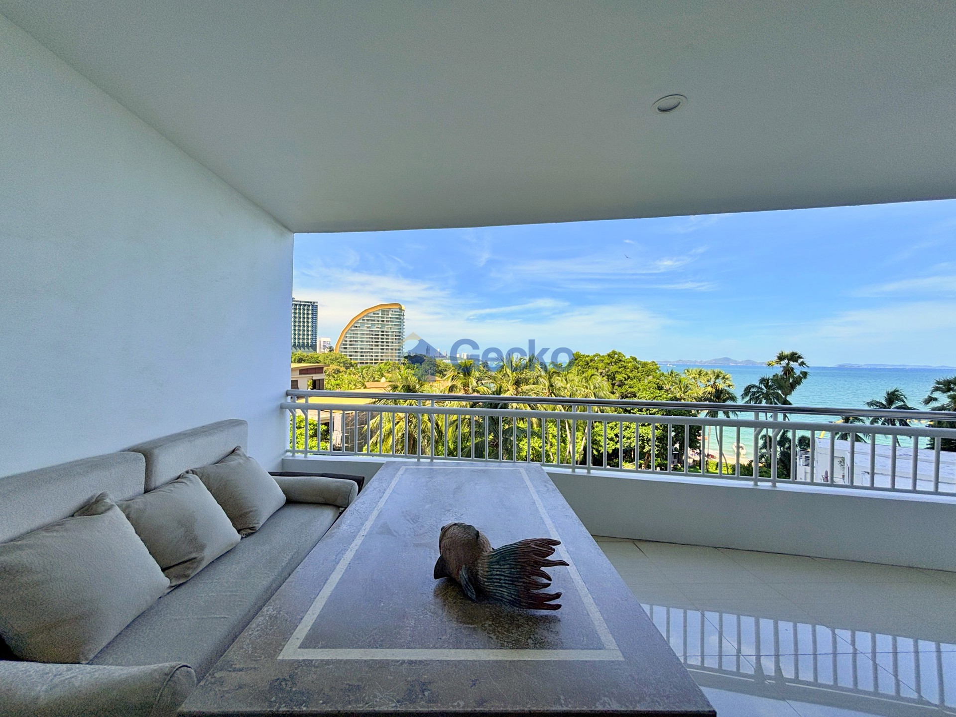 2 Bedrooms Condo in Saranchol Wongamat C013717