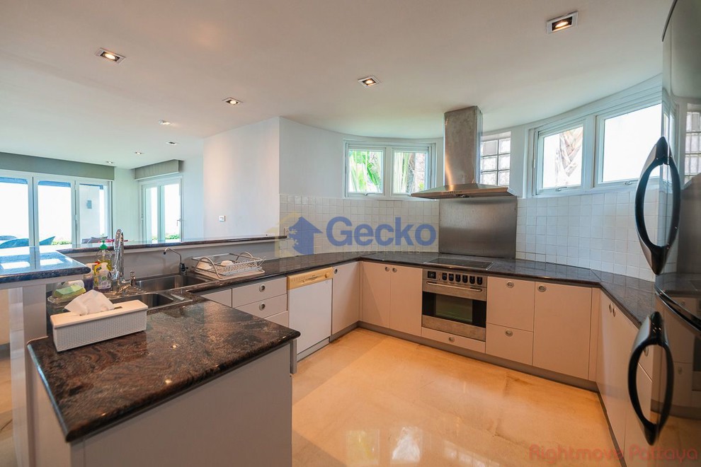 3 Bedrooms Condo in Baan Rimpha North Pattaya C013718 (Photo 4)