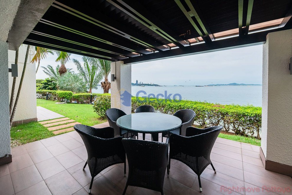 3 Bedrooms Condo in Baan Rimpha North Pattaya C013718 (Photo 1)