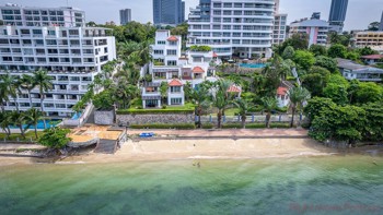 3 Bedrooms Condo in Baan Rimpha North Pattaya C013718