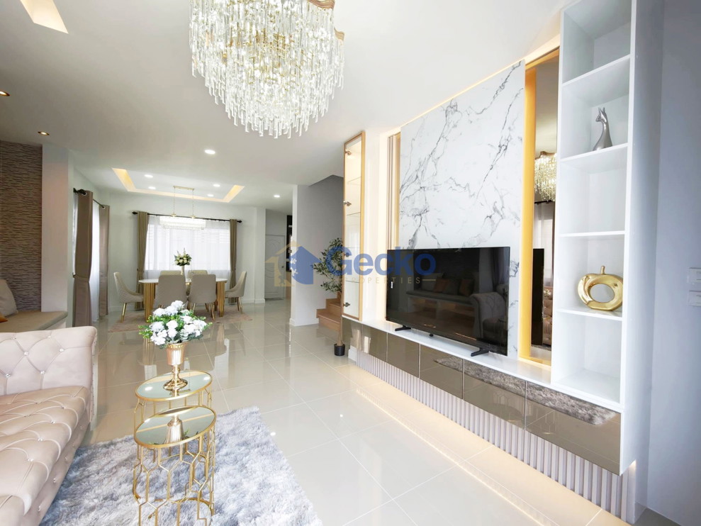 House in Patta Village  East Pattaya H013719 (Photo 4)