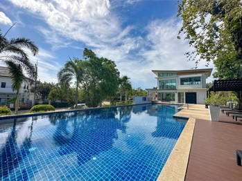House in Patta Village  East Pattaya H013719