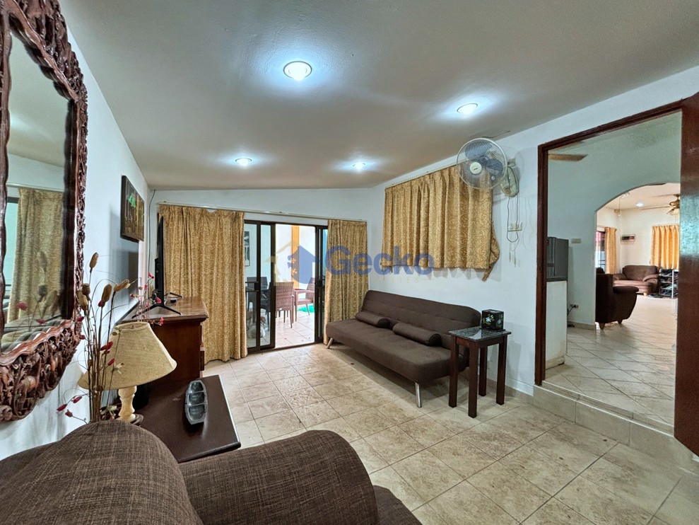 2 Bedrooms House in Royal Park Village  Jomtien H013720 (Photo 4)
