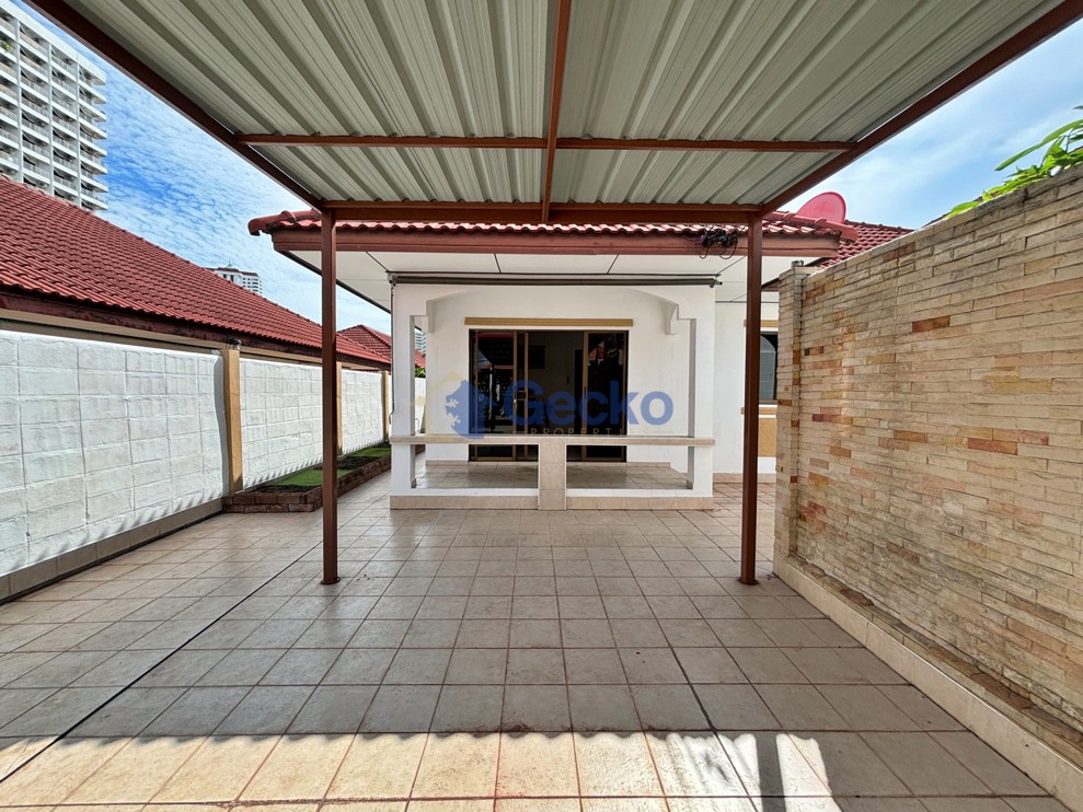 2 Bedrooms House in Royal Park Village  Jomtien H013720 (Photo 3)