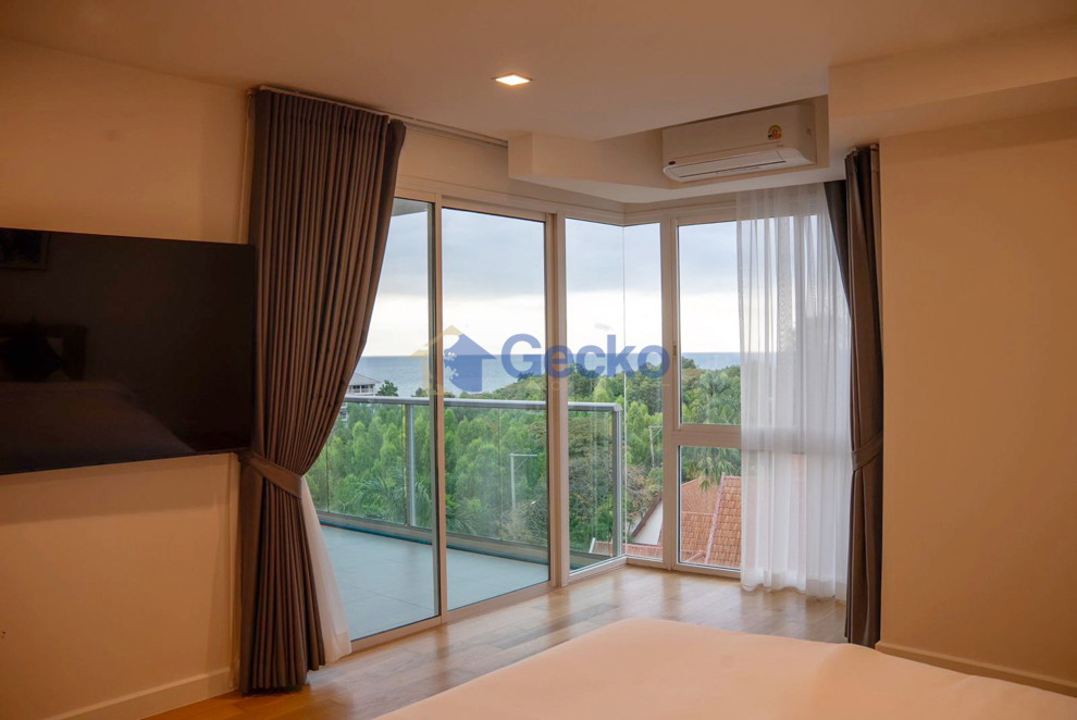 1 Bedroom Condo in The Elegance Pratumnak C012654 (Photo 1)