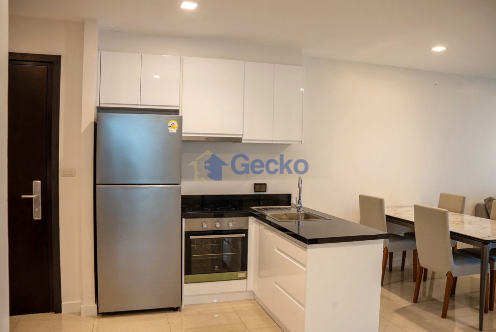 1 Bedroom Condo in The Elegance Pratumnak C012654 (Photo 3)