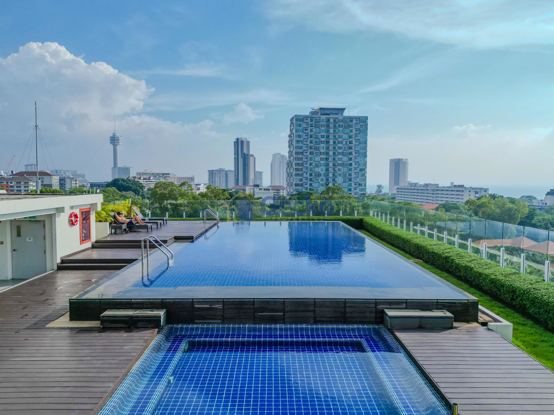 1 Bedroom Condo in The Elegance Pratumnak C010188