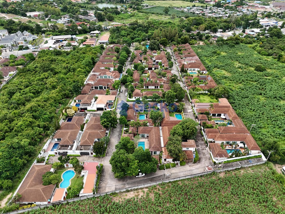 4 Bedrooms House in Baan Anda  East Pattaya H013729 (Photo 2)