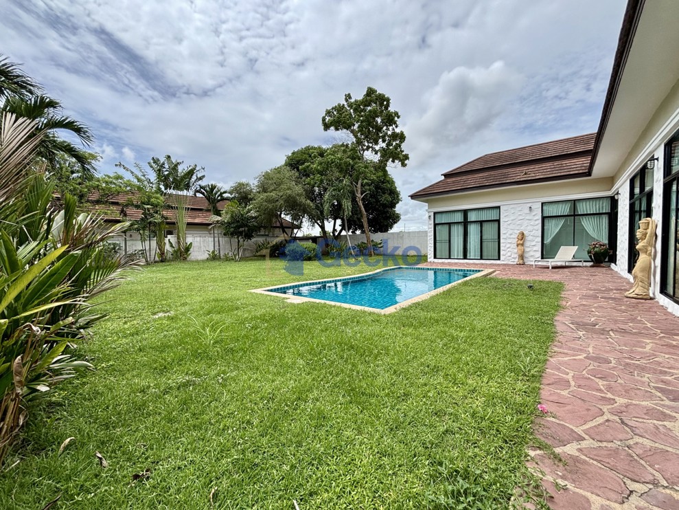 4 Bedrooms House in Baan Anda  East Pattaya H013729 (Photo 3)