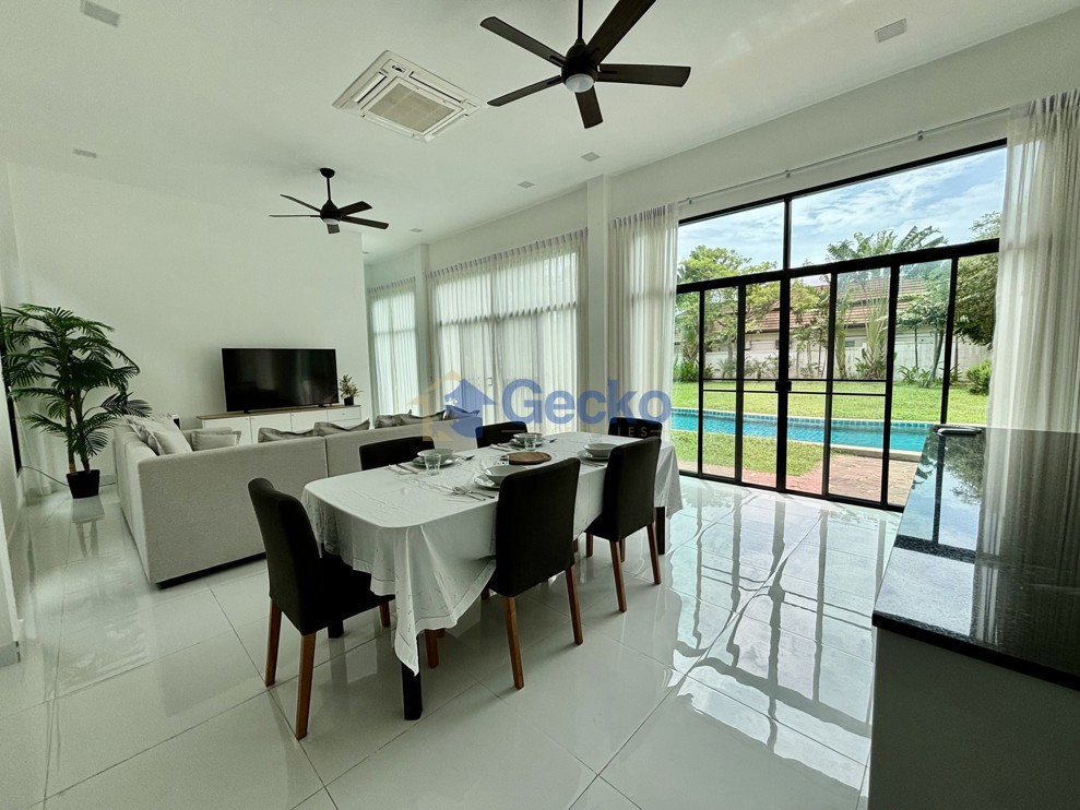 4 Bedrooms House in Baan Anda  East Pattaya H013729 (Photo 4)