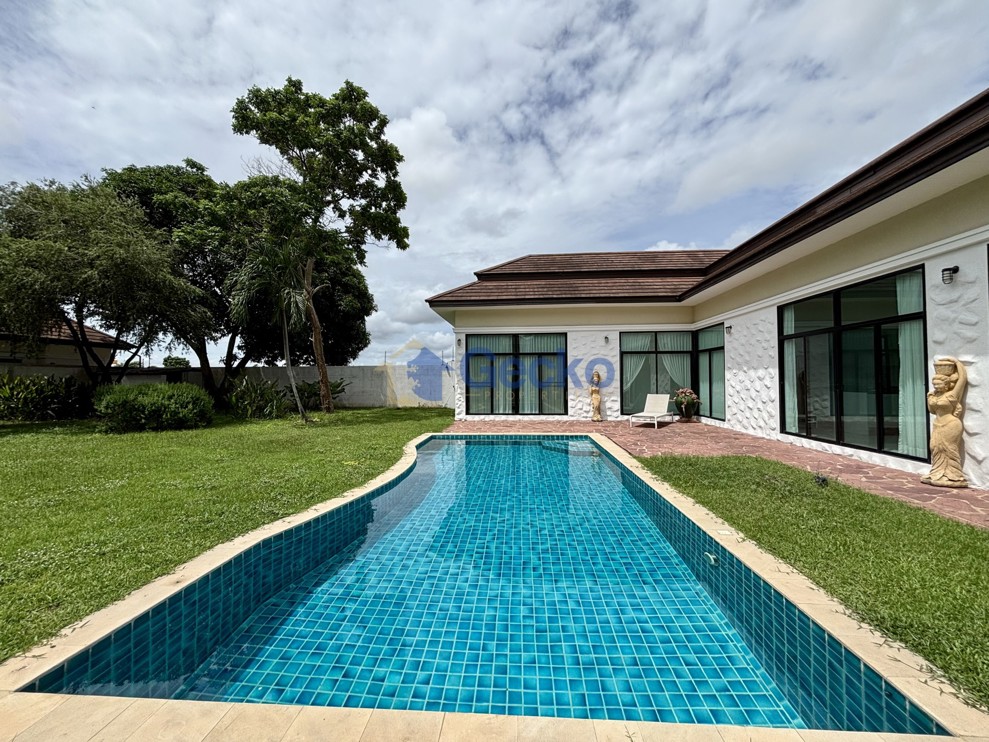 4 Bedrooms House in Baan Anda  East Pattaya H013729 (Cover Photo)