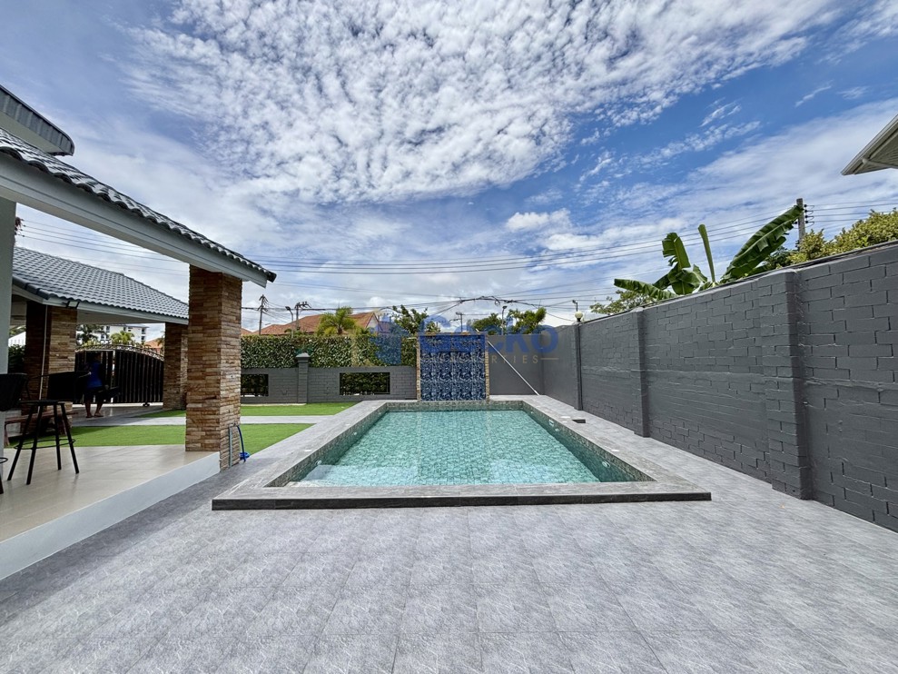 6 Bedrooms House in Pattaya Lagoon  South Pattaya H013731 (Photo 3)