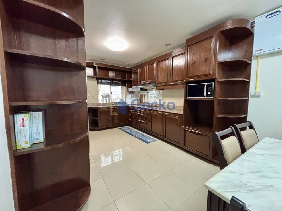 6 Bedrooms House in Pattaya Lagoon  South Pattaya H013731 (Photo 4)