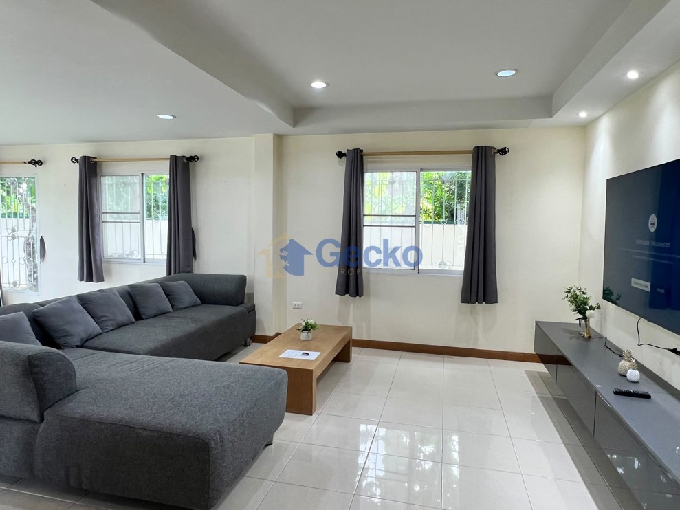 3 Bedrooms House in Green Field Villa 1  East Pattaya H009547 (Photo 3)