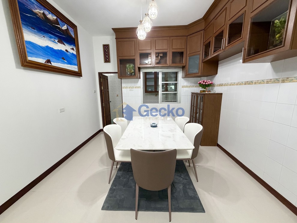 4 Bedrooms House in Baan Chalita  Na Kluea H013739 (Photo 4)
