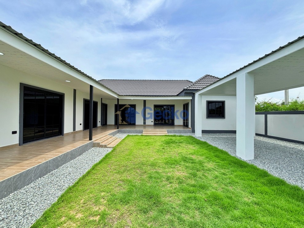 3 Bedrooms House  Huay Yai H013743 (Cover Photo)