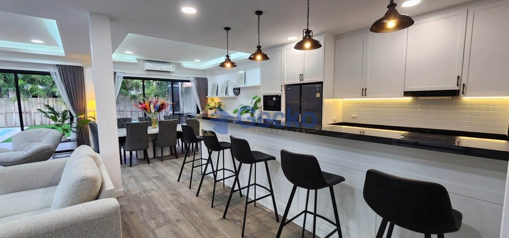 4 Bedrooms House in The Shades Villas  East Pattaya H013279 (Photo 3)