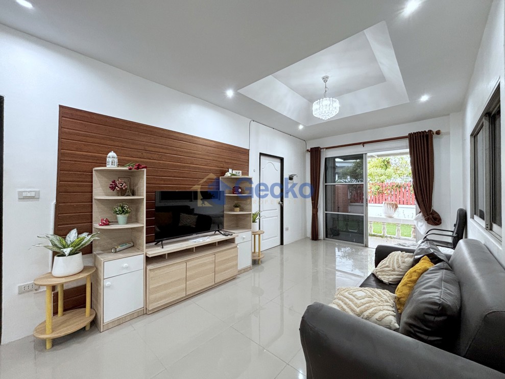3 Bedrooms House  East Pattaya H013744 (Photo 3)