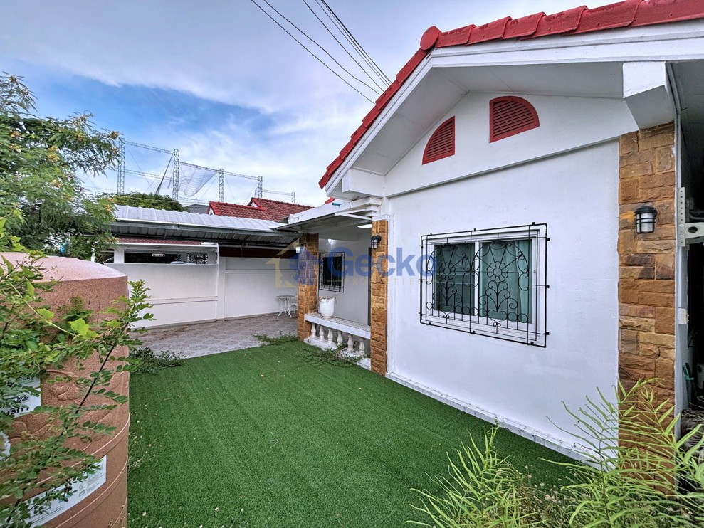 3 Bedrooms House  East Pattaya H013744 (Cover Photo)