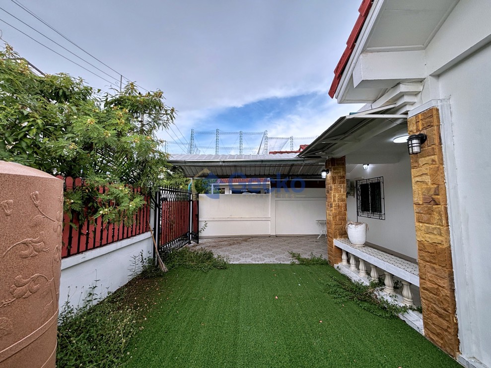 3 Bedrooms House  East Pattaya H013744 (Photo 2)