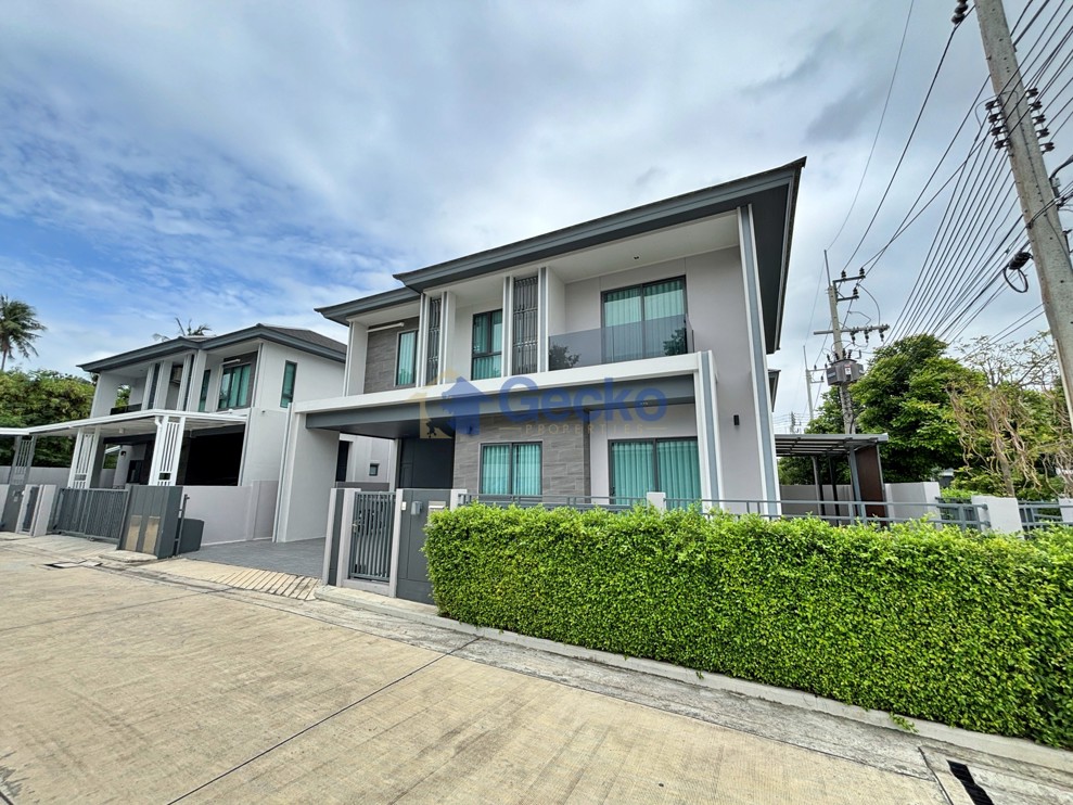 4 Bedrooms House in Patta Element  Bang Lamung H013745 (Photo 2)