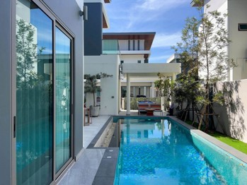5 Bedrooms House in 98 Lake Ville Mabprachan  East Pattaya H010959