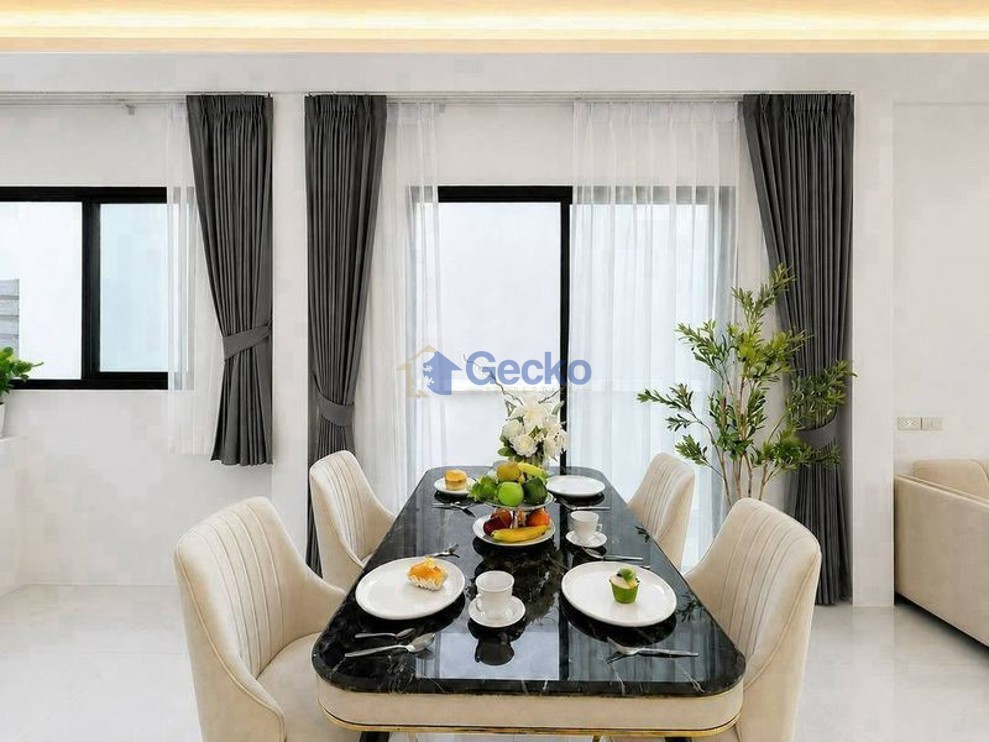 3 Bedrooms House  East Pattaya H013746 (Photo 3)
