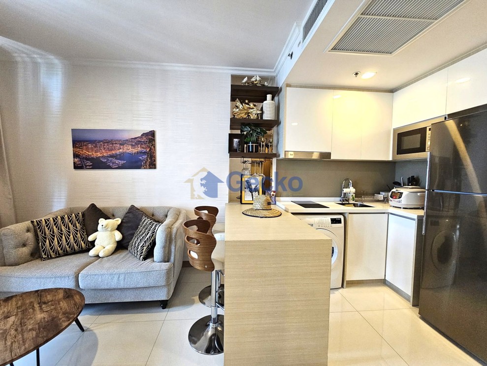 1 Bedroom Condo in The Riviera Wong Amat Beach Wongamat C013753 (Photo 2)
