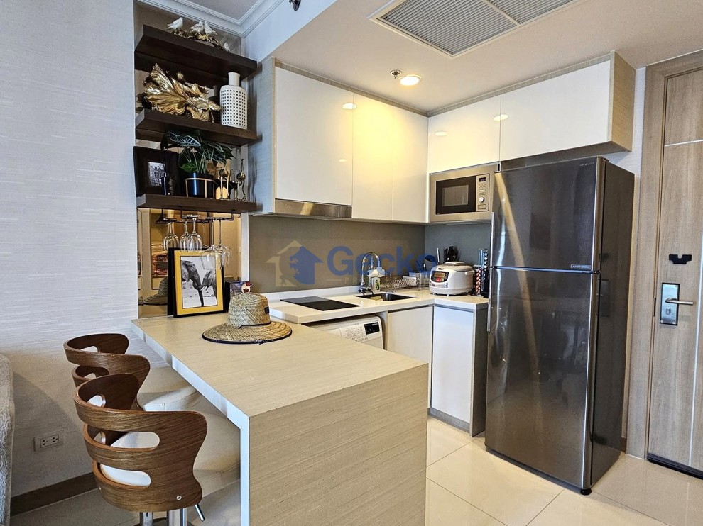 1 Bedroom Condo in The Riviera Wong Amat Beach Wongamat C013753 (Photo 3)