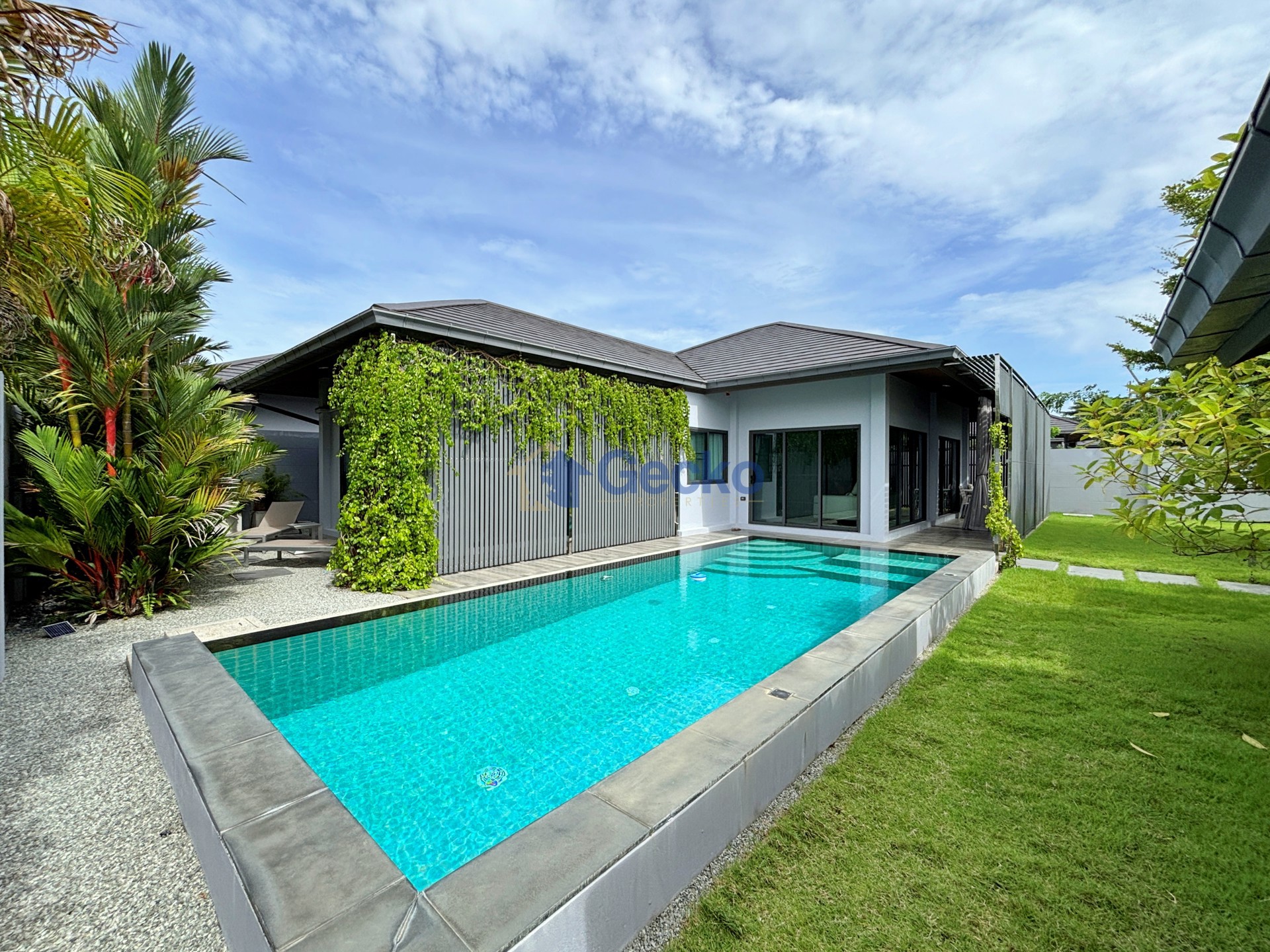 2 Bedrooms House in Baan Pattaya 6  Huay Yai H013756