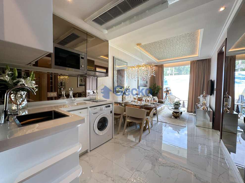 1 Bedroom Condo in The Riviera Malibu Residences Pratumnak C013763 (Photo 1)