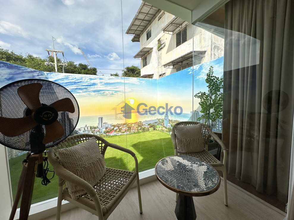1 Bedroom Condo in The Riviera Malibu Residences Pratumnak C013763 (Photo 3)