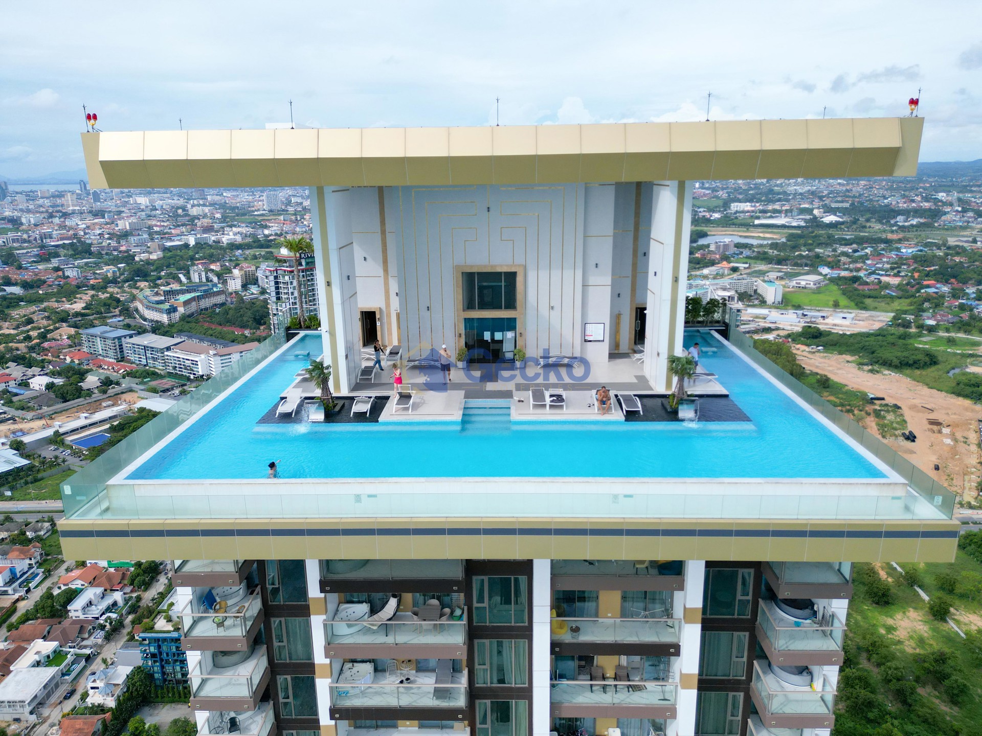 1 Bedroom Condo in Copacabana Beach Jomtien C013765