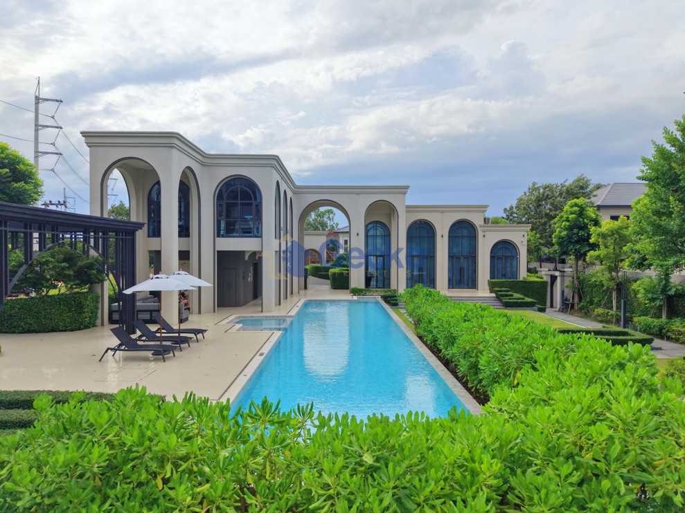 4 Bedrooms House in Arcade  East Pattaya H013766 (Cover Photo)
