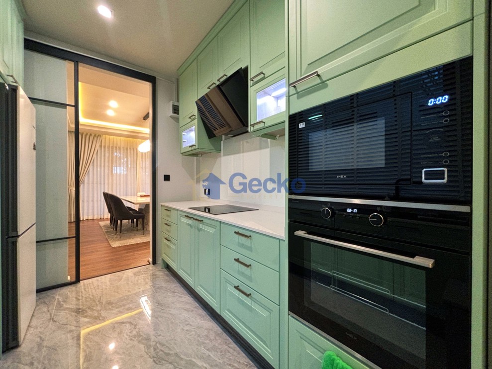 4 Bedrooms House in Arcade  East Pattaya H013766 (Photo 4)
