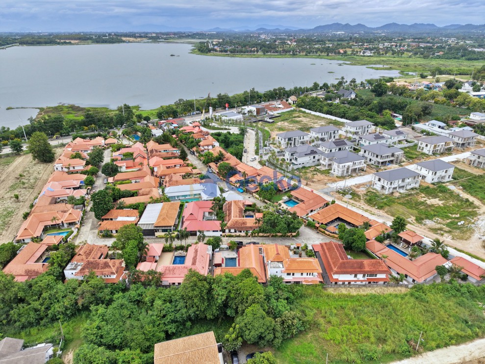 3 Bedrooms House in Siam Lake View  East Pattaya H013767 (Photo 2)