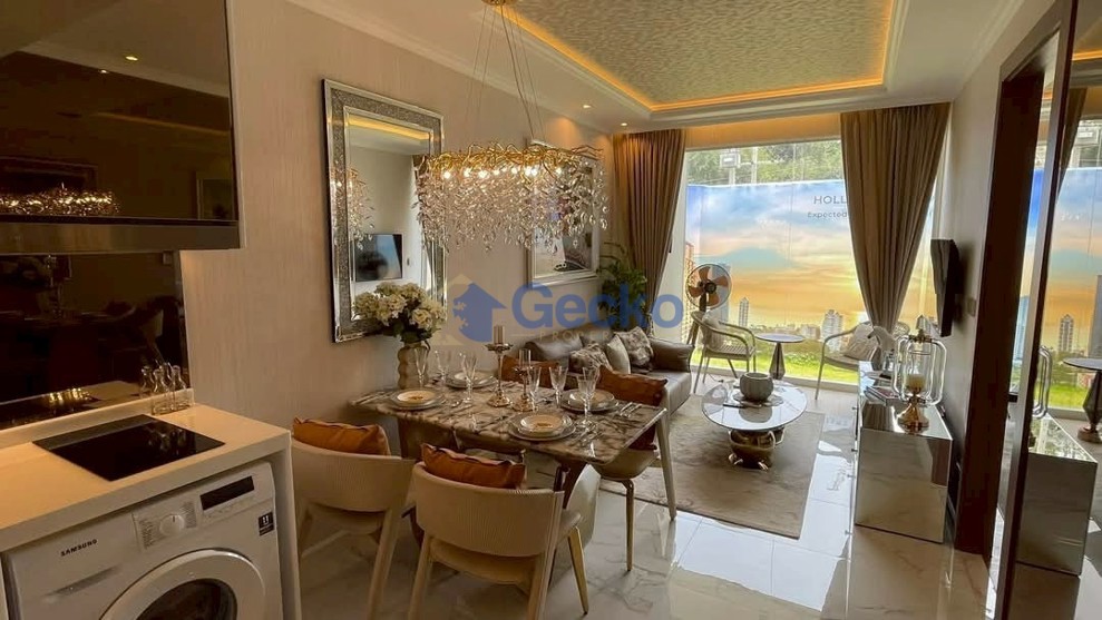 1 Bedroom Condo in The Riviera Malibu Residences Pratumnak C013768 (Photo 2)