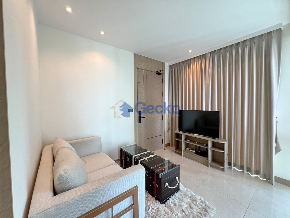1 Bedroom Condo in The Riviera Ocean Drive Jomtien C013770 (Photo 2)