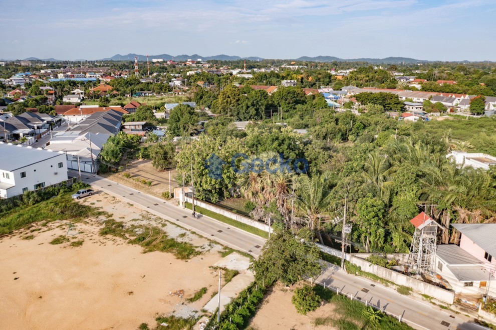 Land available in East Pattaya L013771 (Photo 1)