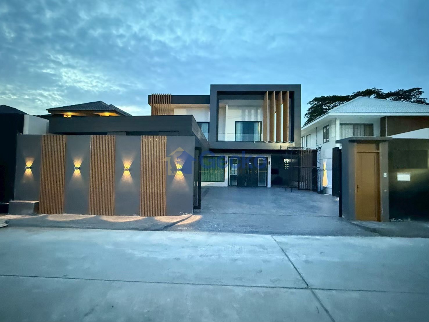 5 Bedrooms House in View point Villa Jomtien  Jomtien H013772