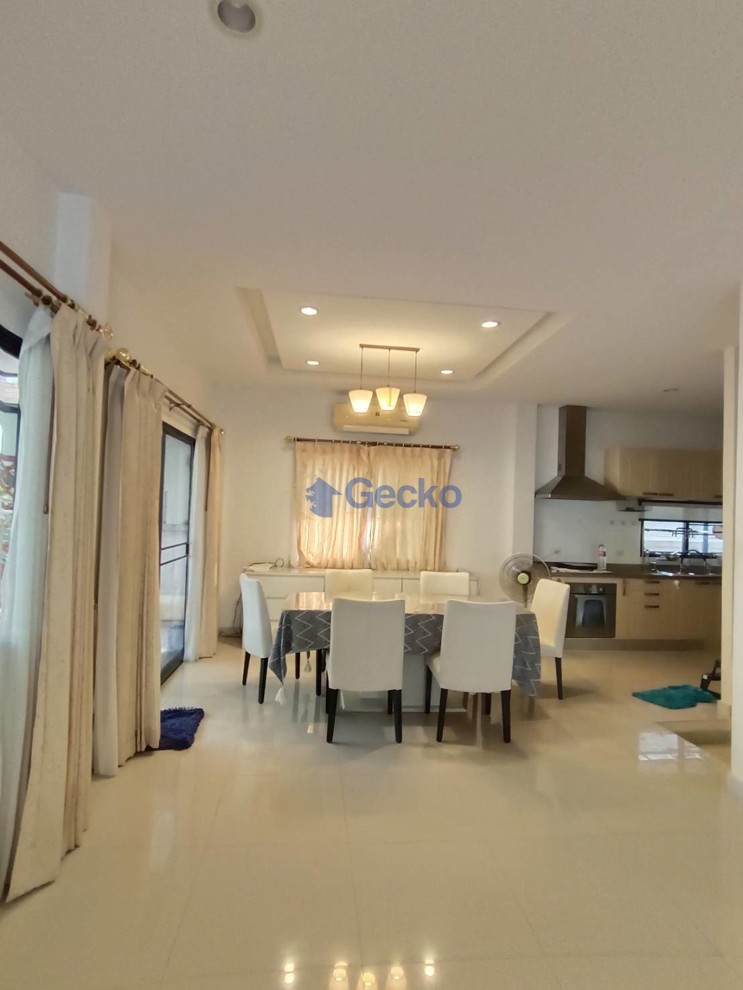 3 Bedrooms House in Patta Village  East Pattaya H013773 (Photo 1)