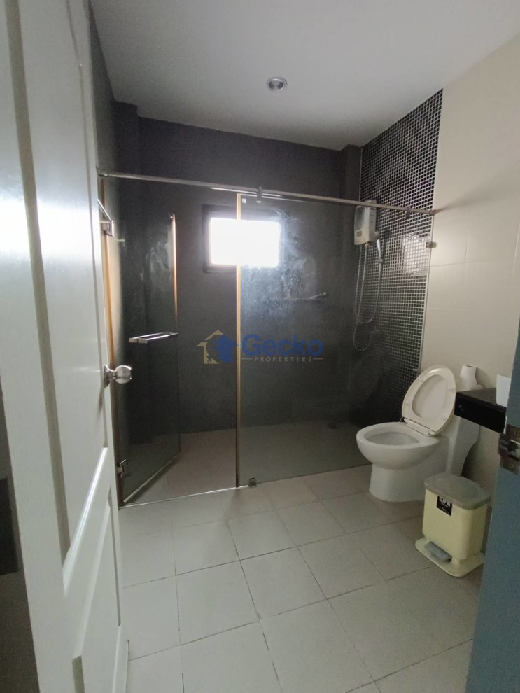 3 Bedrooms House in Patta Village  East Pattaya H013773 (Photo 4)