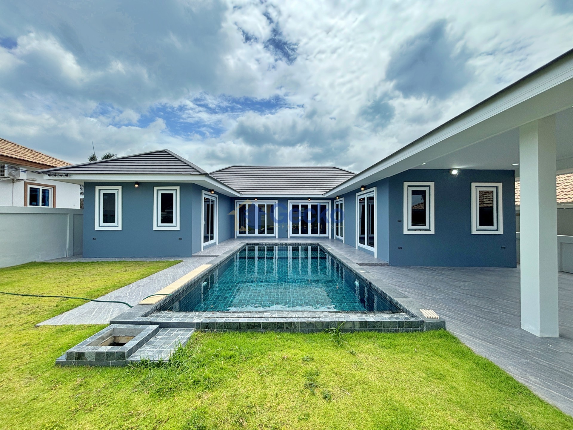4 Bedrooms House  Huay Yai H013775
