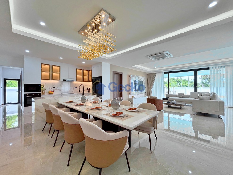 5 Bedrooms House  Huay Yai H013778 (Photo 3)