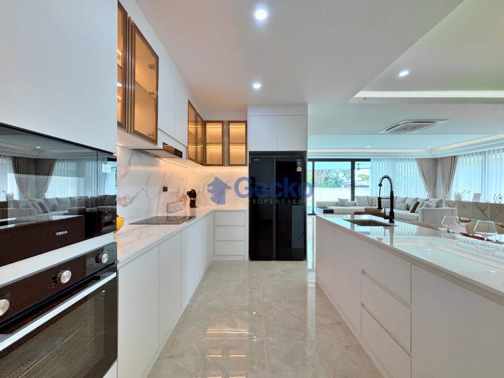 5 Bedrooms House  Huay Yai H013778 (Photo 1)