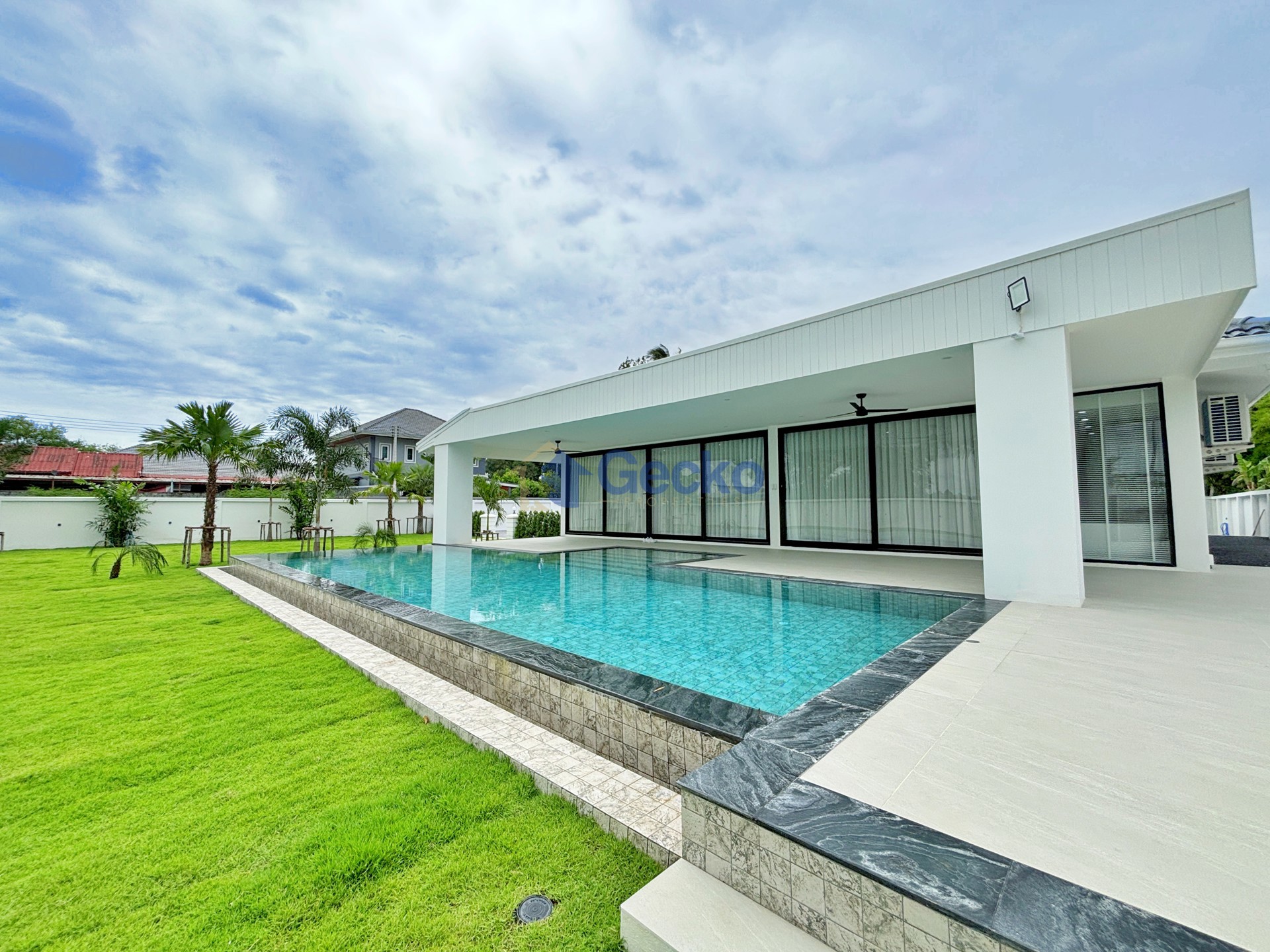5 Bedrooms House  Huay Yai H013778