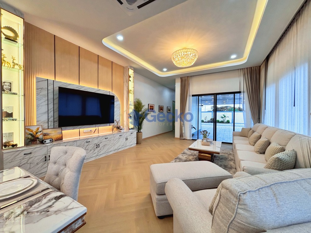 4 Bedrooms House  East Pattaya H013785 (Photo 2)