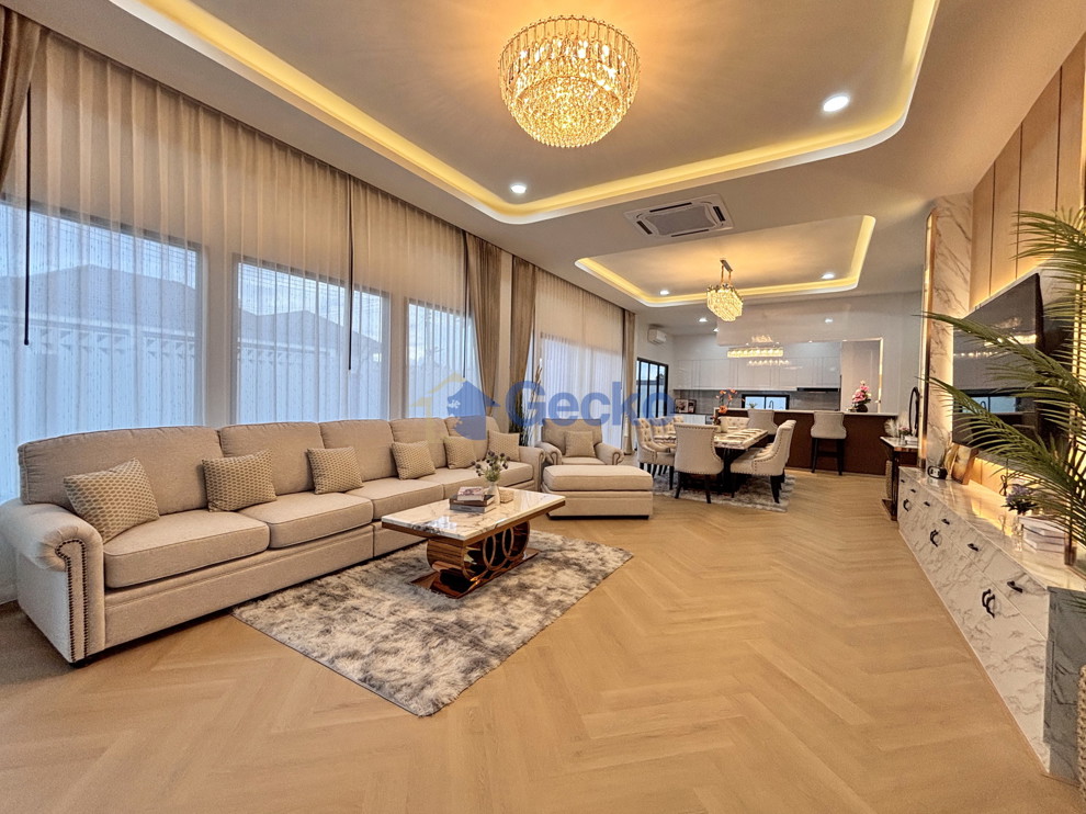 4 Bedrooms House  East Pattaya H013786 (Photo 4)