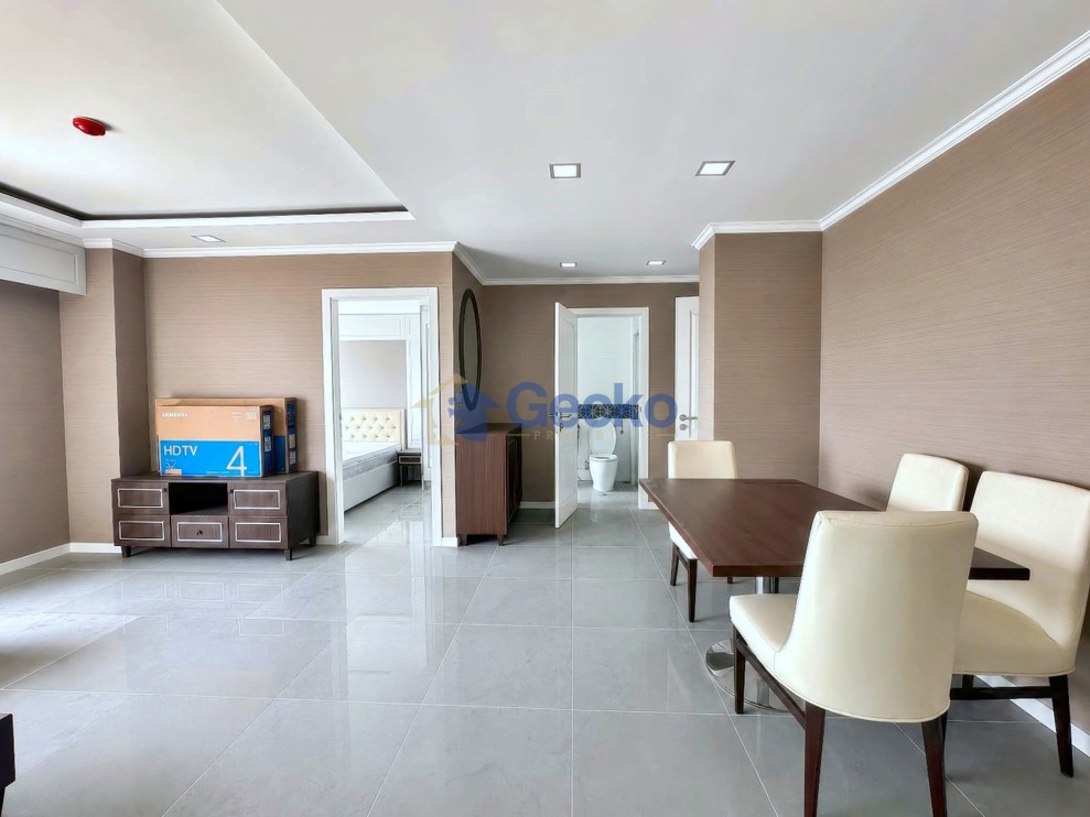 2 Bedrooms Condo in The Orient Resort and Spa Jomtien C013797 (Photo 2)