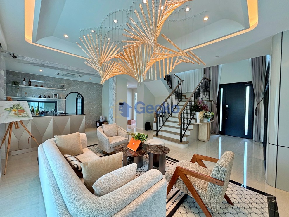 4 Bedrooms House in The Mabprachan  East Pattaya H012459 (Photo 3)